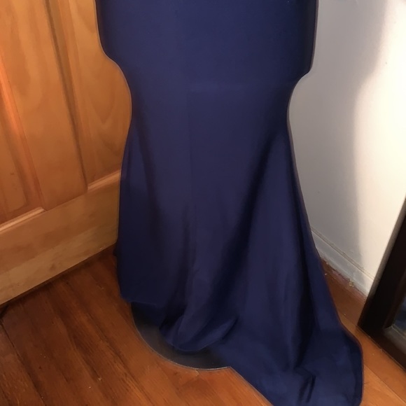 Beautiful Evening Gown - Picture 12 of 16